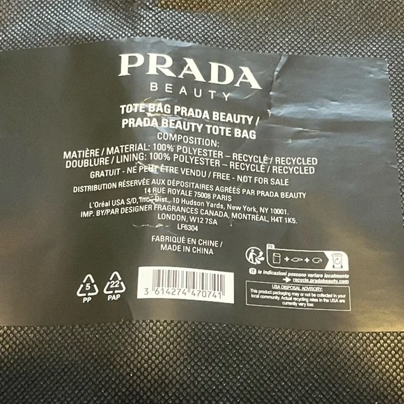 Prada Beauty Reversible Tote with Zip Pouch - Mint Green reverses to Black BNIB - Picture 8 of 16